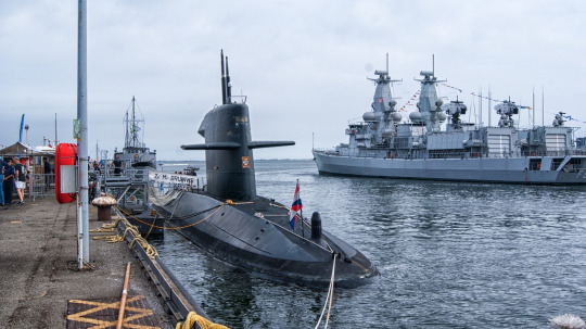 marine engineers crew vessel